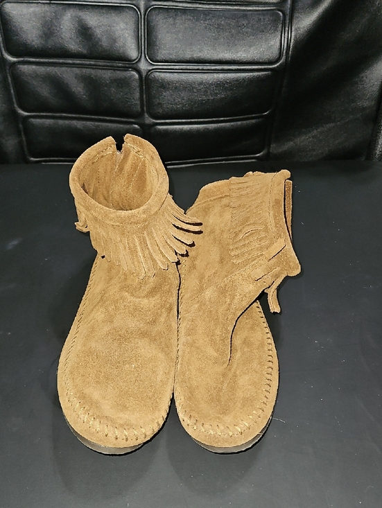 Minnetonka Shoes - Minnetonka Suede Moccasin Boots in Camel Brown Size 9